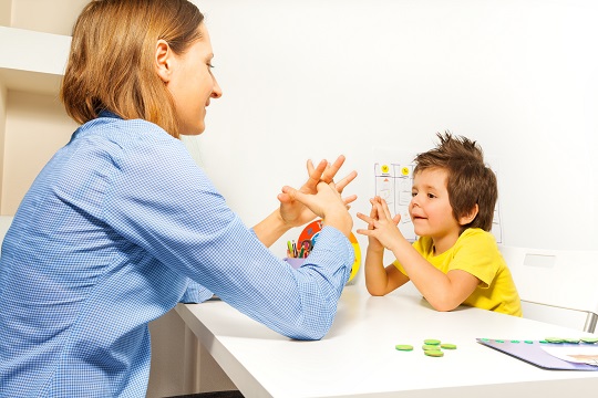 Які лікарі лікують аутизм у дітей?